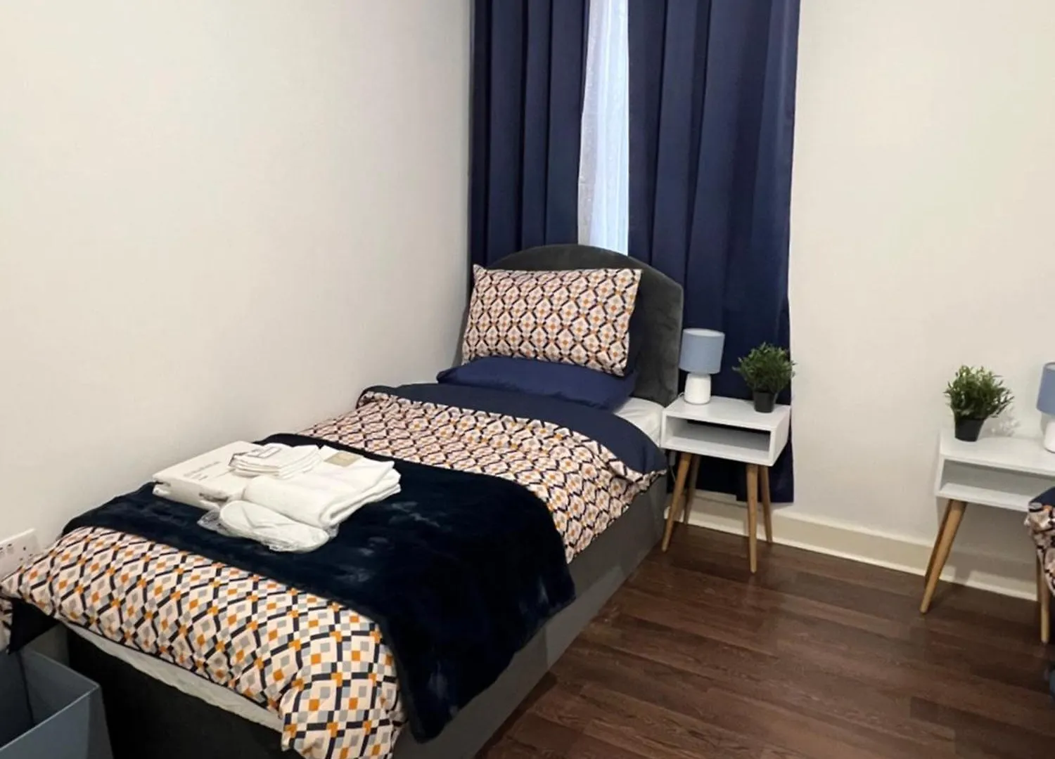 Ultra Modern Apt Free Parking Southampton Apartment